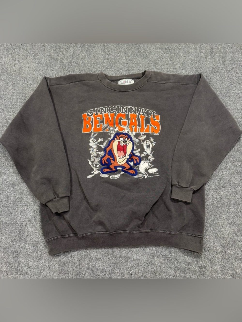 VTG 1993 Cincinnati Bengals x Looney Tunes 90s RARE Men’s XL Crewneck Sweatshirt